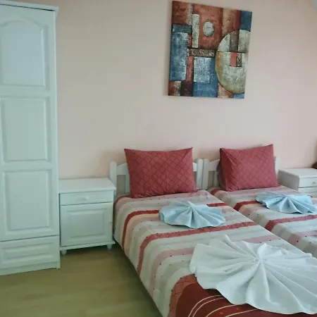 Фамилна Къща Авджиеви Guest house *