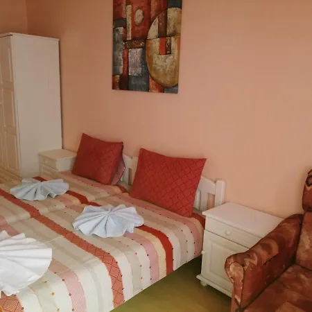 Фамилна Къща Авджиеви Guest house *
